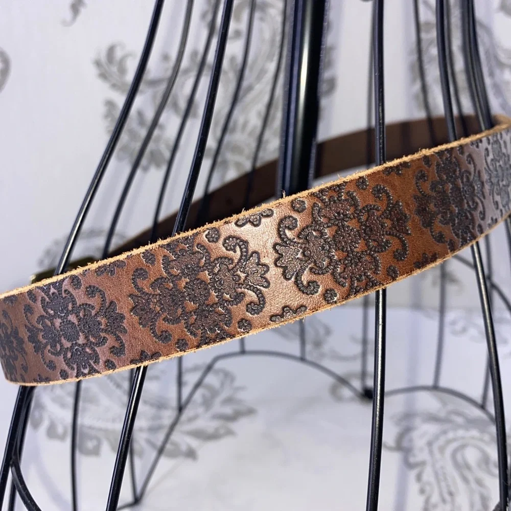 VINTAGE BLING BROWN BELT, ORNATE STAMPED‎ DESIGN LARGE